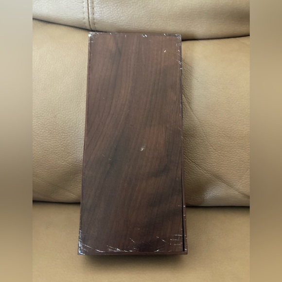 Handmade wooden keepsake box with inlaid South America map - Picture 2 of 4